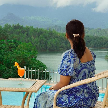 Serene Aqua Hills Kozhikode Hotel Mennanyam Bagian luar foto
