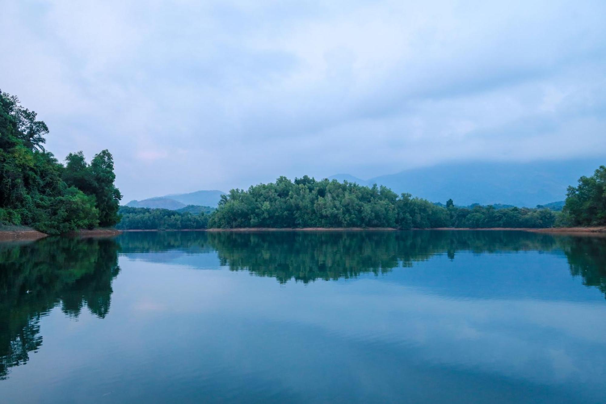Serene Aqua Hills Kozhikode Hotel Mennanyam Bagian luar foto
