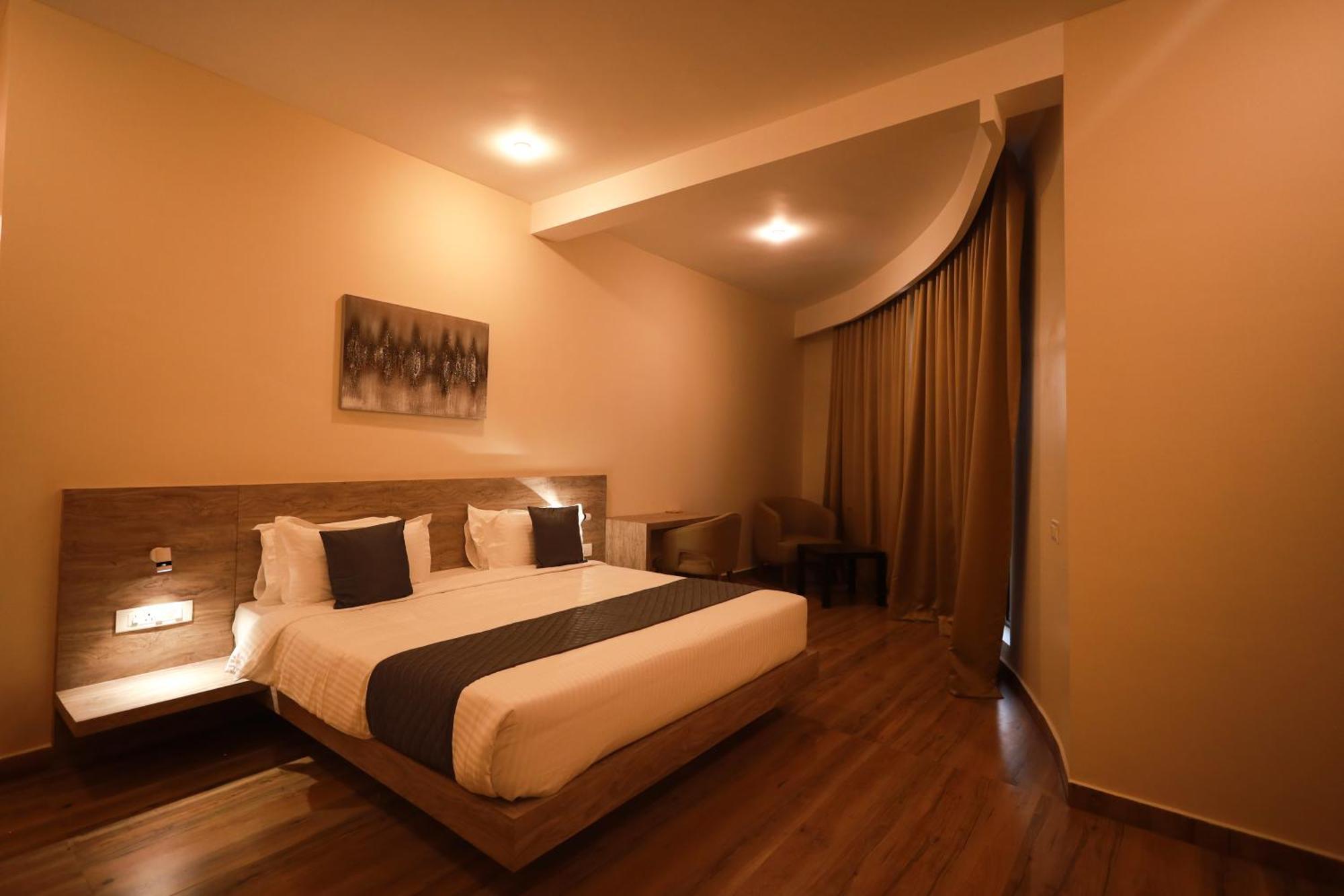 Serene Aqua Hills Kozhikode Hotel Mennanyam Bagian luar foto