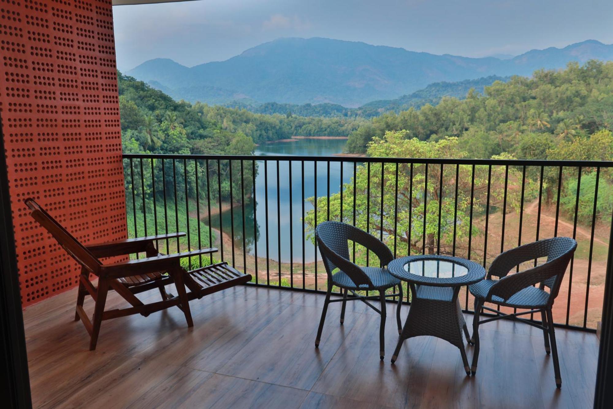 Serene Aqua Hills Kozhikode Hotel Mennanyam Bagian luar foto