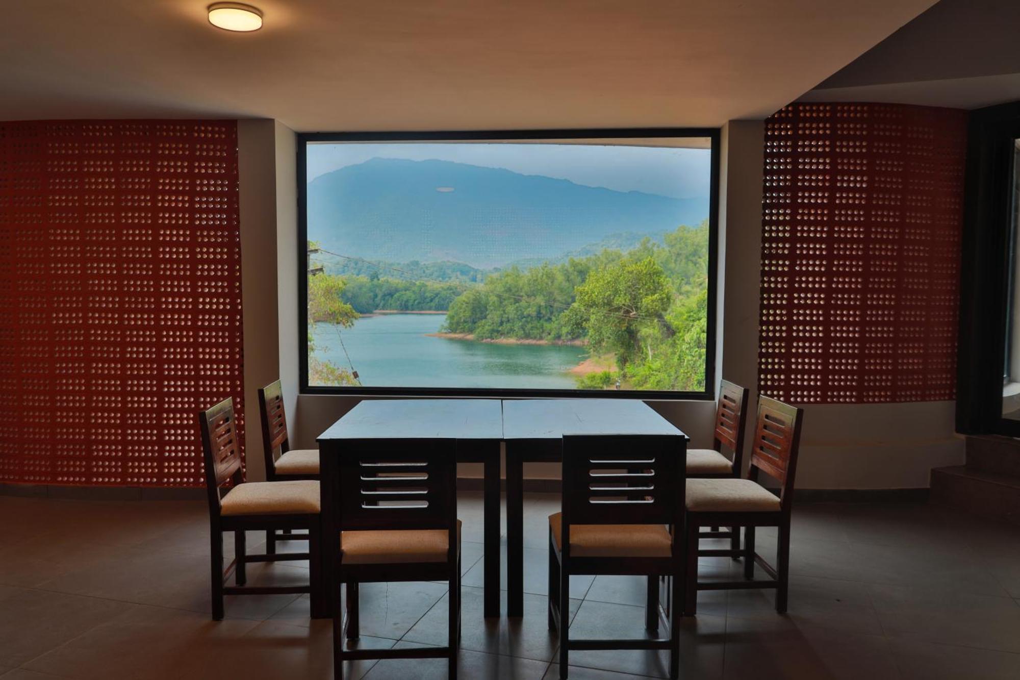 Serene Aqua Hills Kozhikode Hotel Mennanyam Bagian luar foto